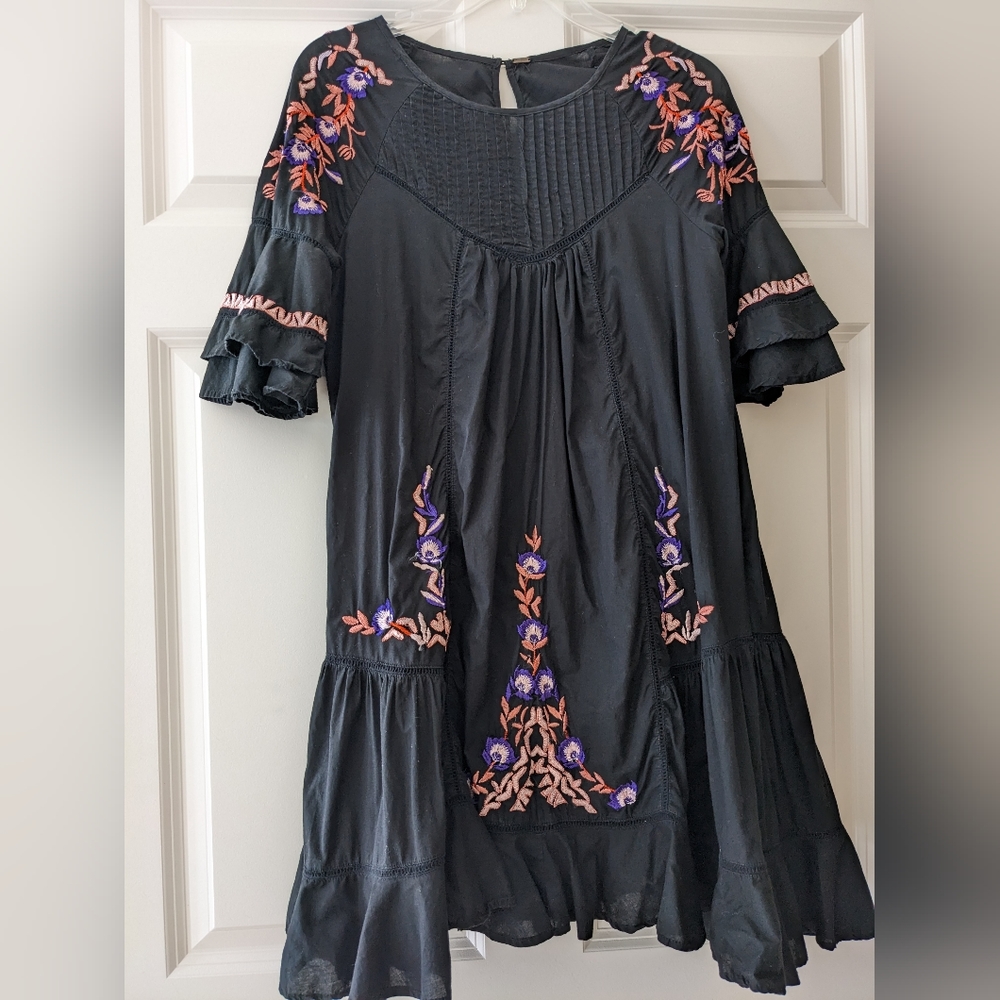 Free People Pavlo dress Mini  embroidered Small 100% cotton OB726410